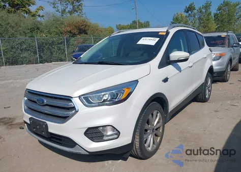 2017 Ford Escape Titanium z USA, uszkodzony, nr VIN 1FMCU9J94HUC20180